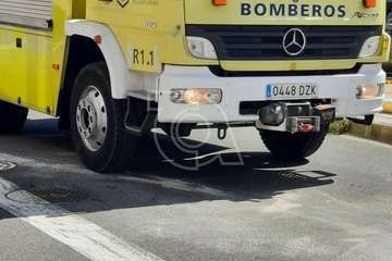 Un vehículo vuelca en Salinetas tras chocar contra una farola/TA.